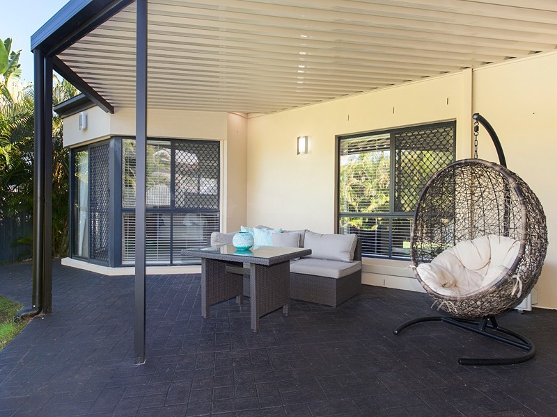 11 WOODLAND ST, Carindale QLD 4152