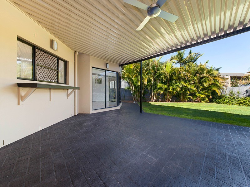 11 WOODLAND ST, Carindale QLD 4152