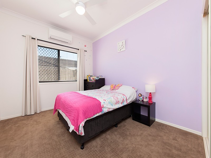 11 WOODLAND ST, Carindale QLD 4152