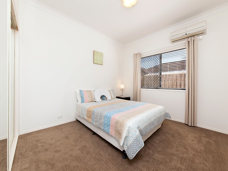 11 WOODLAND ST, Carindale QLD 4152