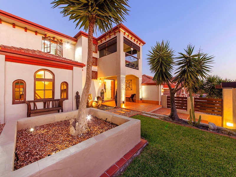 11 Ashbourne Close, Carindale QLD 4152