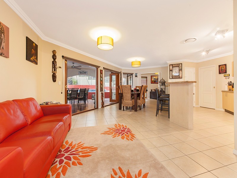 11 Ashbourne Close, Carindale QLD 4152