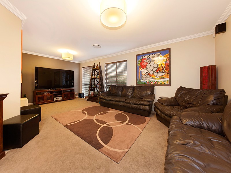 11 Ashbourne Close, Carindale QLD 4152
