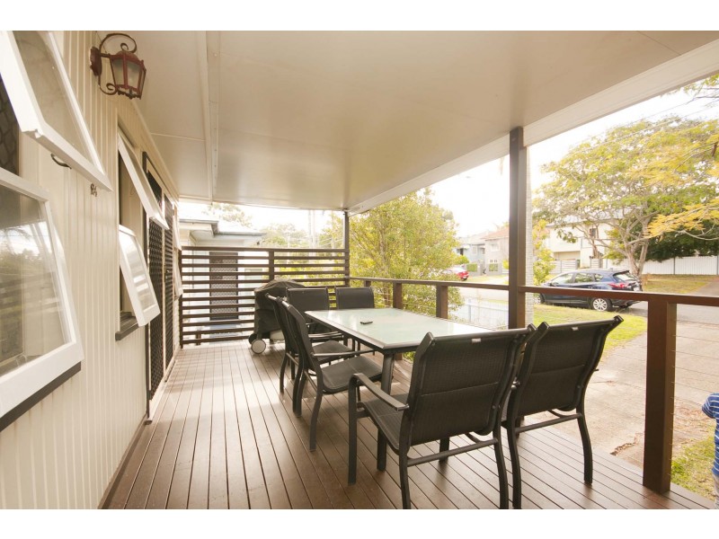 24 The Promenade, Camp Hill QLD 4152