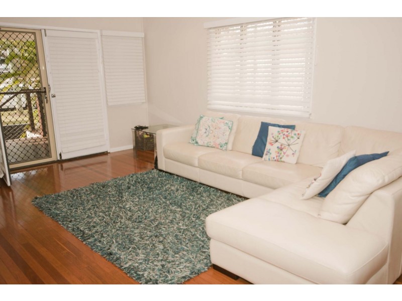24 The Promenade, Camp Hill QLD 4152