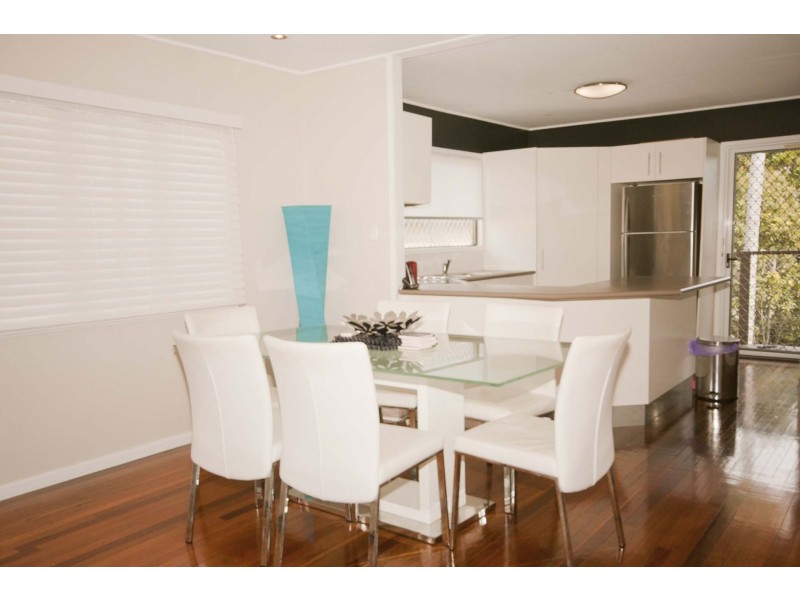 24 The Promenade, Camp Hill QLD 4152