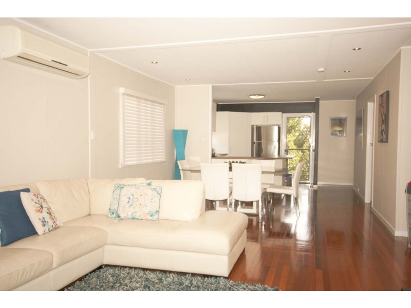 24 The Promenade, Camp Hill QLD 4152