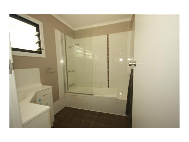 24 The Promenade, Camp Hill QLD 4152