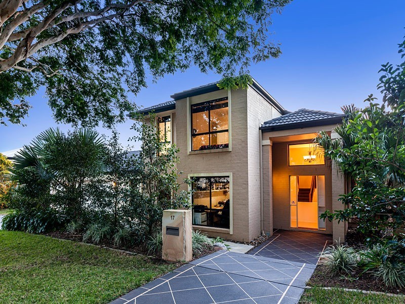 17 Sunset Place, Carindale QLD 4152
