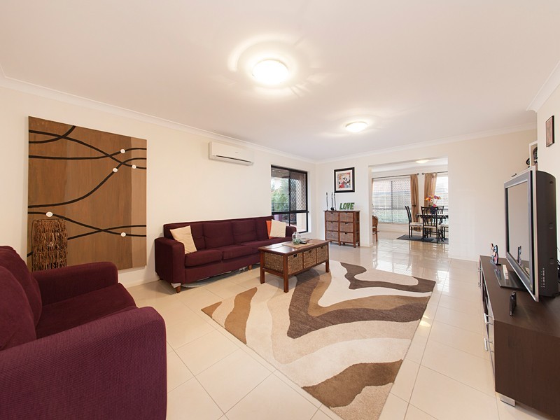 17 Sunset Place, Carindale QLD 4152