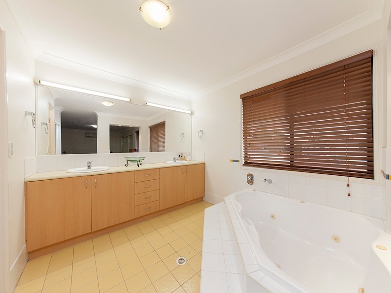 17 Sunset Place, Carindale QLD 4152