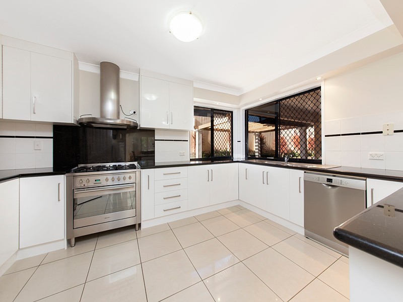 18 Kenilworth Place, Carindale QLD 4152