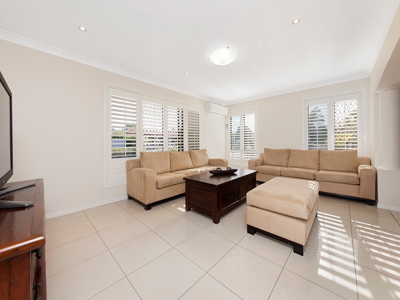 18 Kenilworth Place, Carindale QLD 4152