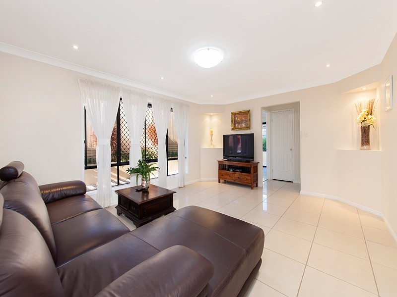 18 Kenilworth Place, Carindale QLD 4152