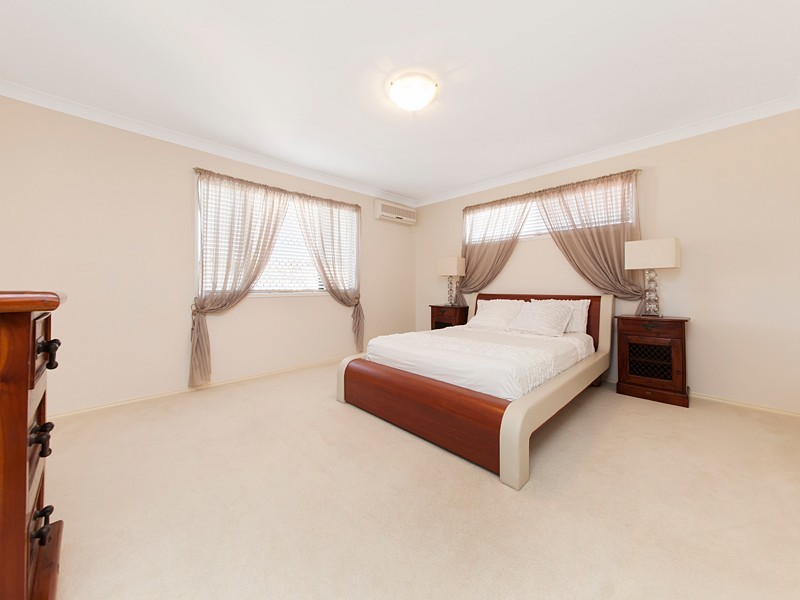 18 Kenilworth Place, Carindale QLD 4152