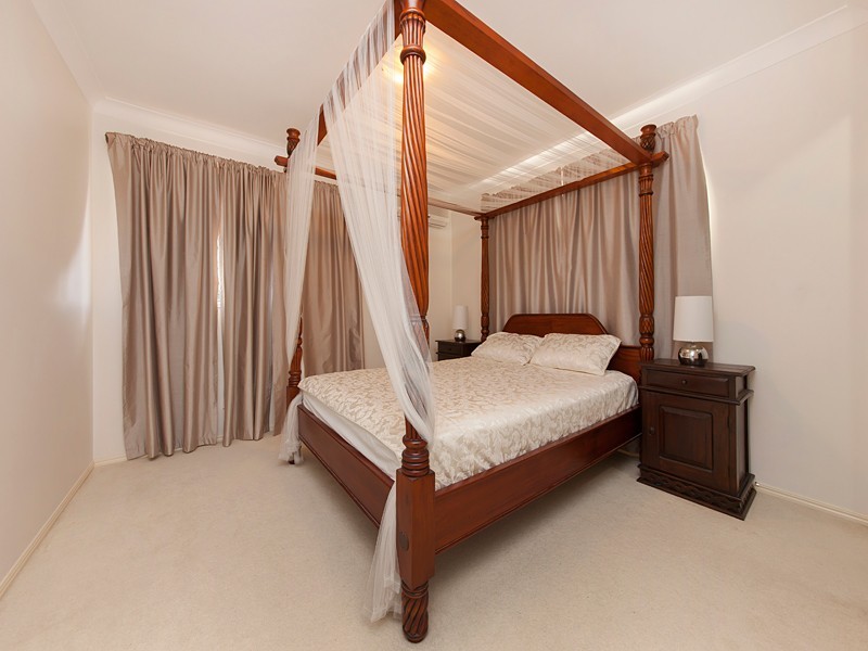18 Kenilworth Place, Carindale QLD 4152