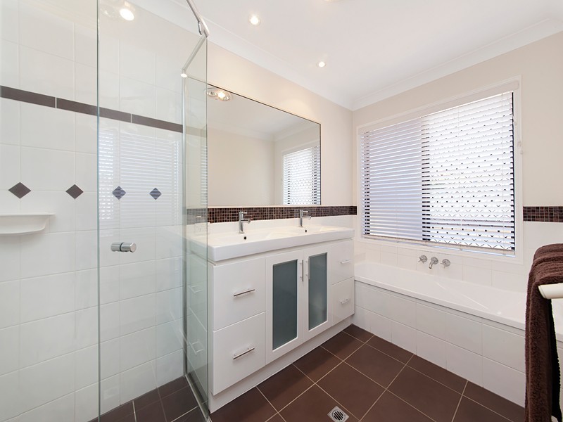 18 Kenilworth Place, Carindale QLD 4152