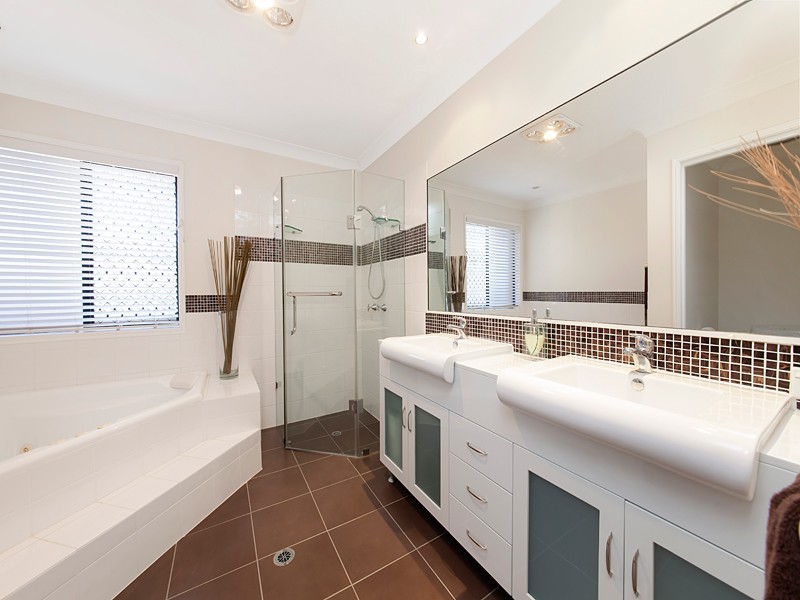 18 Kenilworth Place, Carindale QLD 4152