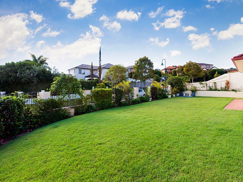 18 Kenilworth Place, Carindale QLD 4152
