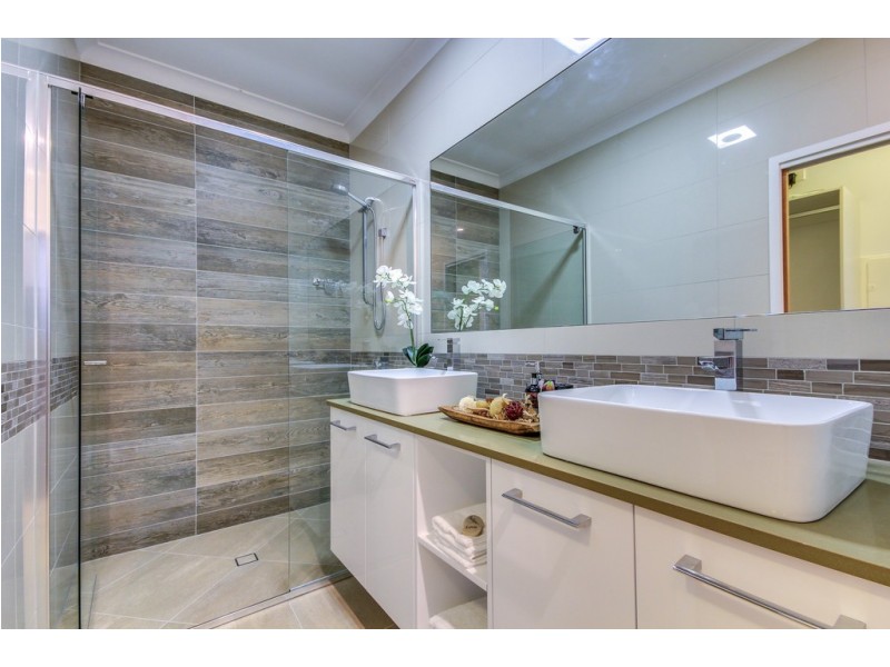 19 Birkenhead Place, Carindale QLD 4152