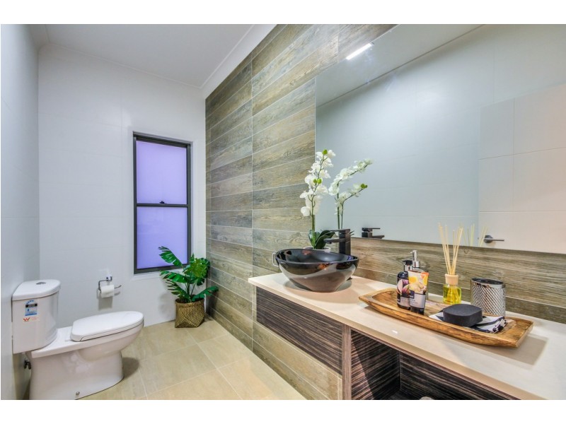 19 Birkenhead Place, Carindale QLD 4152