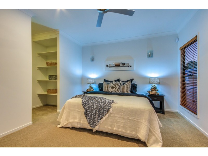 19 Birkenhead Place, Carindale QLD 4152