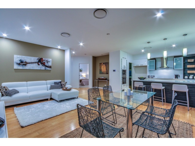 19 Birkenhead Place, Carindale QLD 4152