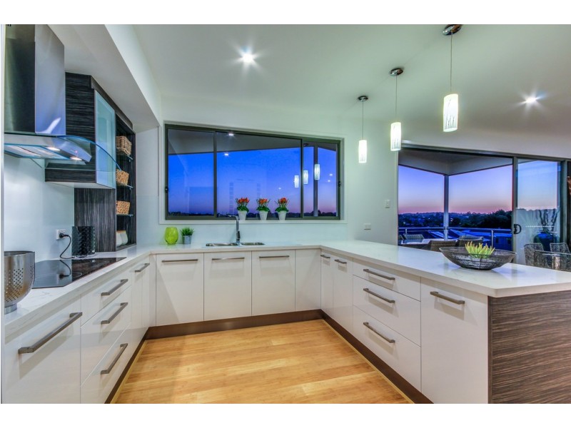 19 Birkenhead Place, Carindale QLD 4152