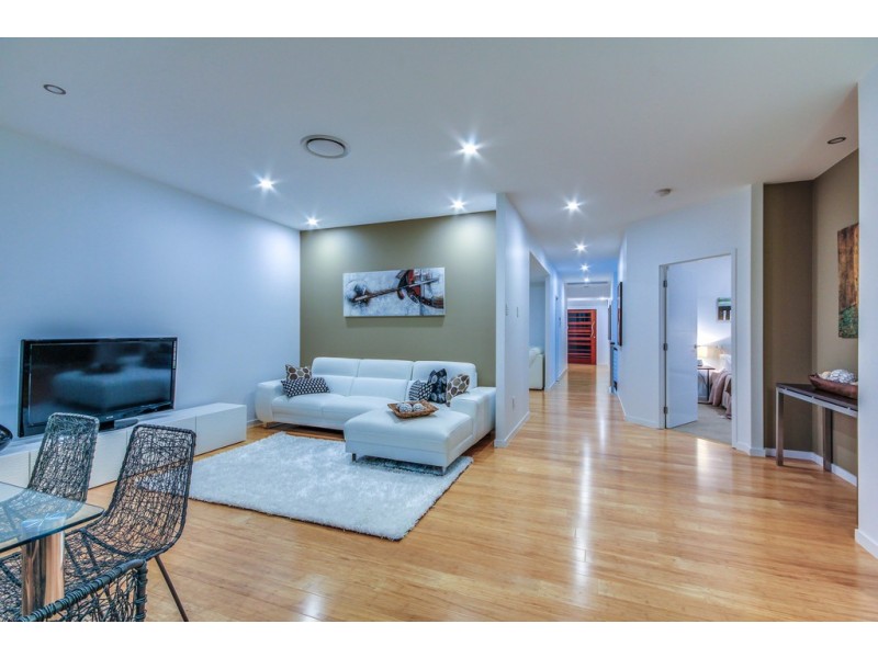 19 Birkenhead Place, Carindale QLD 4152