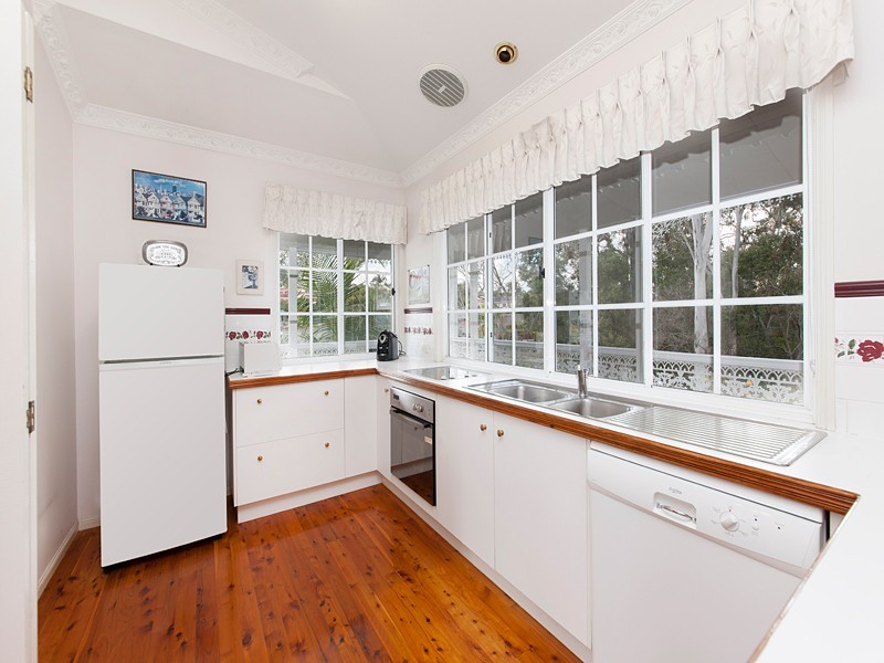 42 Kilmorey Street, Carindale QLD 4152