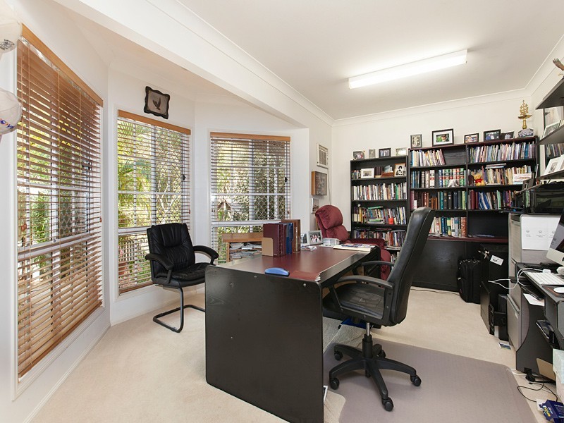 42 Kilmorey Street, Carindale QLD 4152