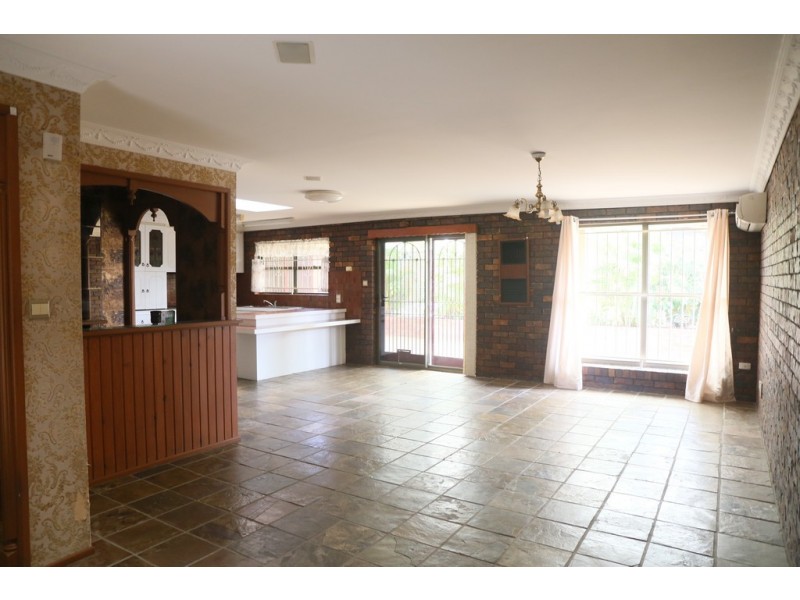 8 Bors Street, Carindale QLD 4152