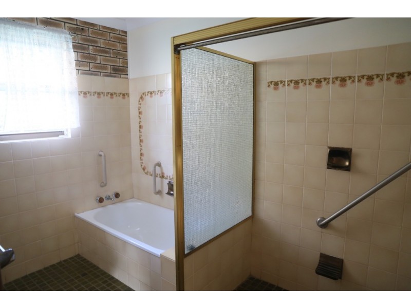 8 Bors Street, Carindale QLD 4152