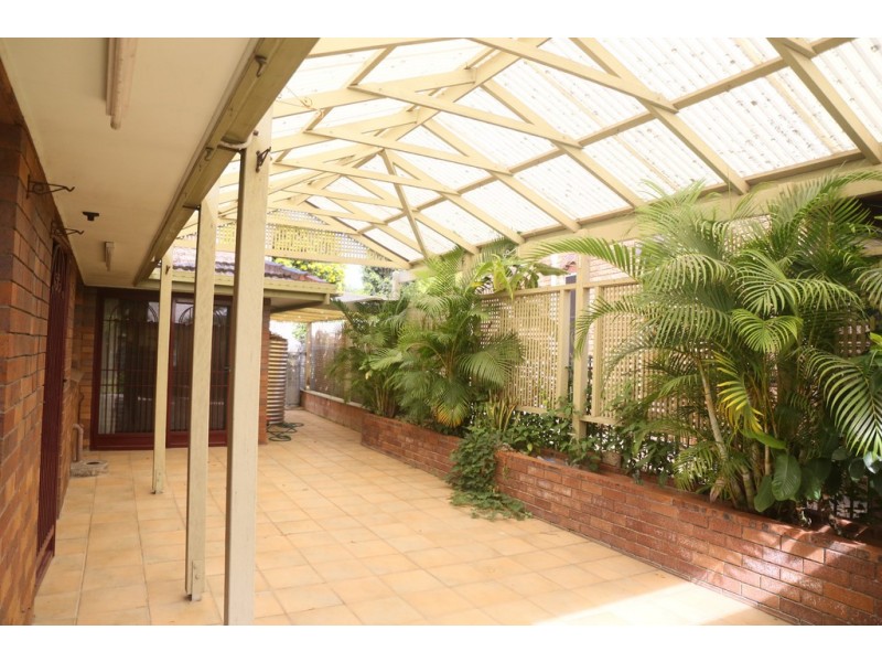 8 Bors Street, Carindale QLD 4152