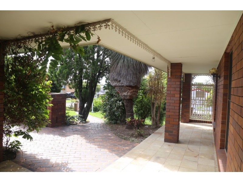 8 Bors Street, Carindale QLD 4152