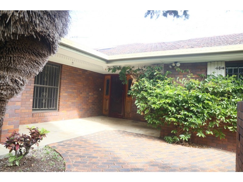 8 Bors Street, Carindale QLD 4152