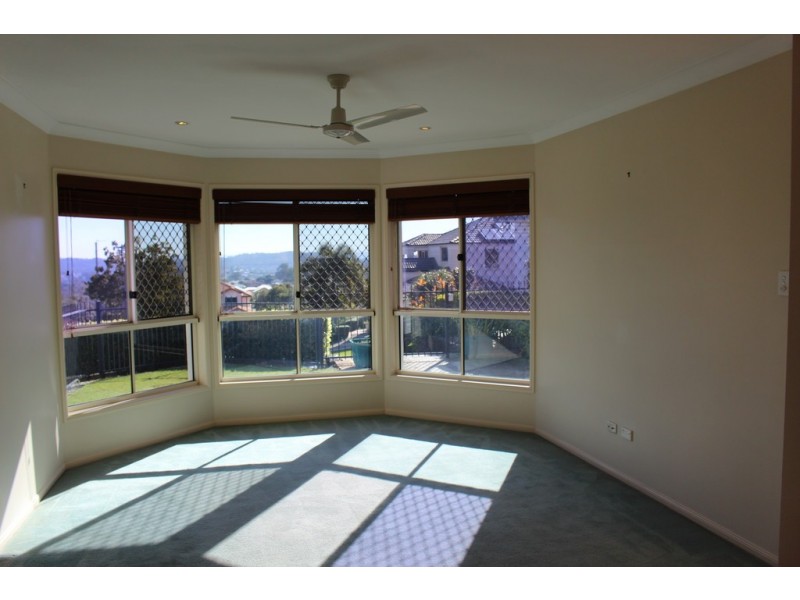 10 Royal Court, Carindale QLD 4152