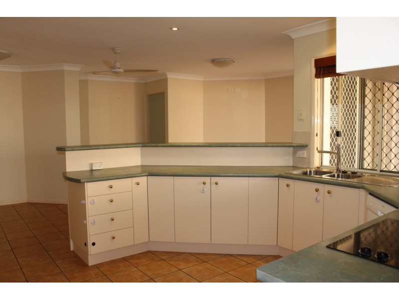 10 Royal Court, Carindale QLD 4152