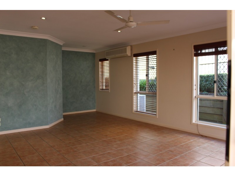 10 Royal Court, Carindale QLD 4152