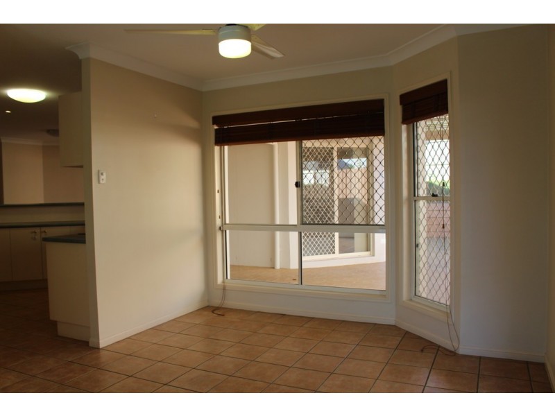 10 Royal Court, Carindale QLD 4152