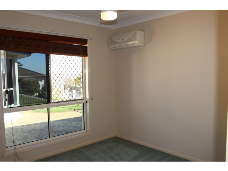 10 Royal Court, Carindale QLD 4152