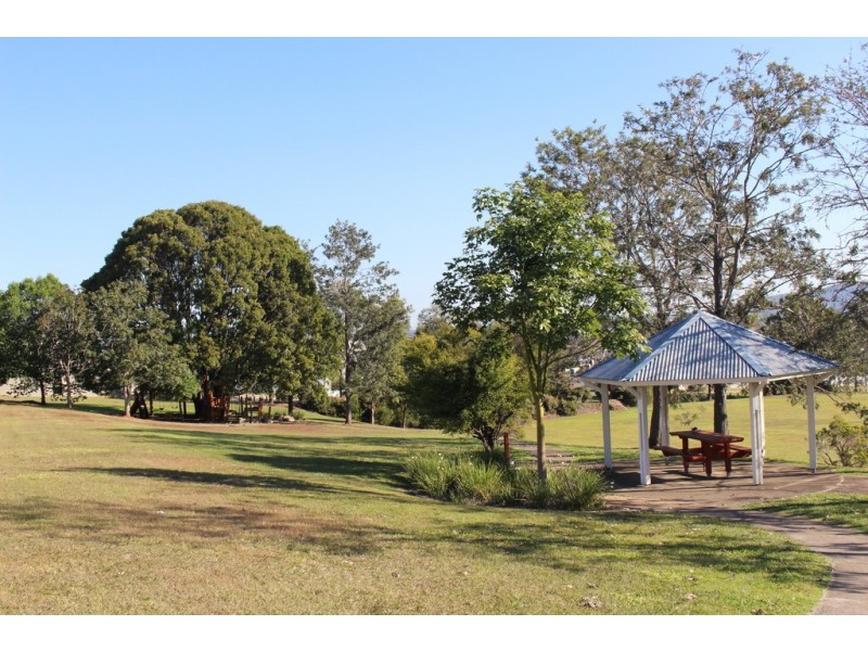 10 Royal Court, Carindale QLD 4152