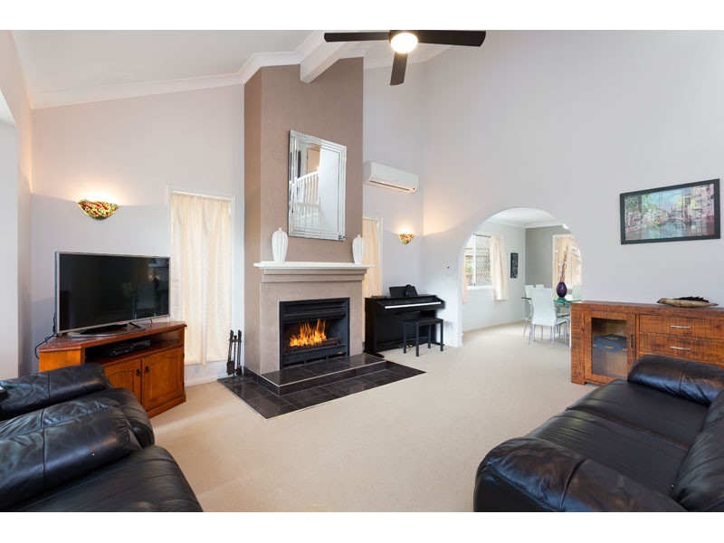 138 Kilmorey Street, Carindale QLD 4152