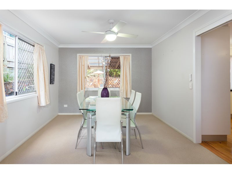 138 Kilmorey Street, Carindale QLD 4152