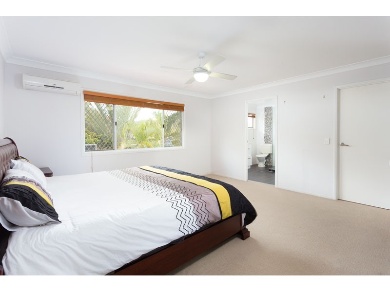 138 Kilmorey Street, Carindale QLD 4152