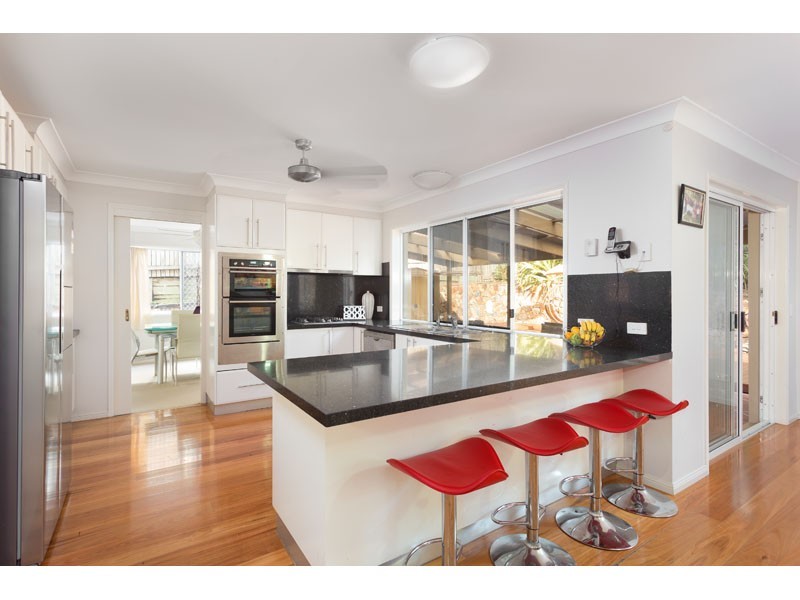 138 Kilmorey Street, Carindale QLD 4152