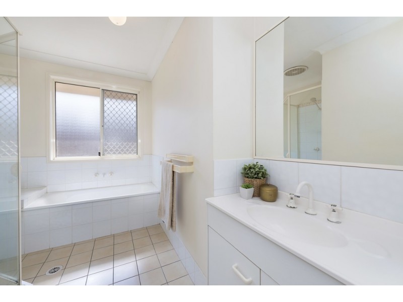 25 APPLETON STREET, Carindale QLD 4152