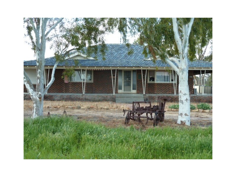 ‘Fairholme Farm’ 1424 Quairading-York Road, Quairading WA 6383