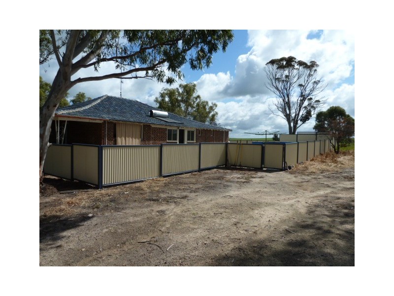 ‘Fairholme Farm’ 1424 Quairading-York Road, Quairading WA 6383