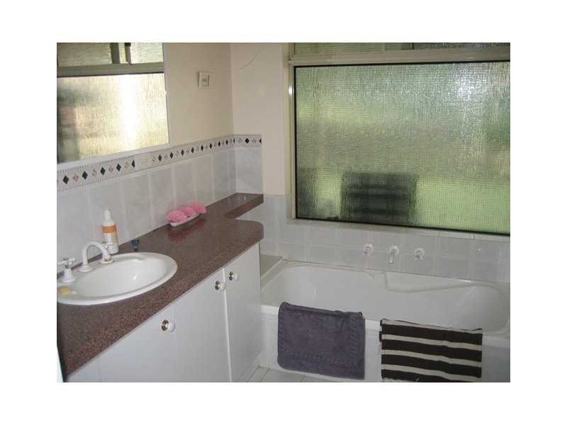 5 Feast Place, Leschenault WA 6233